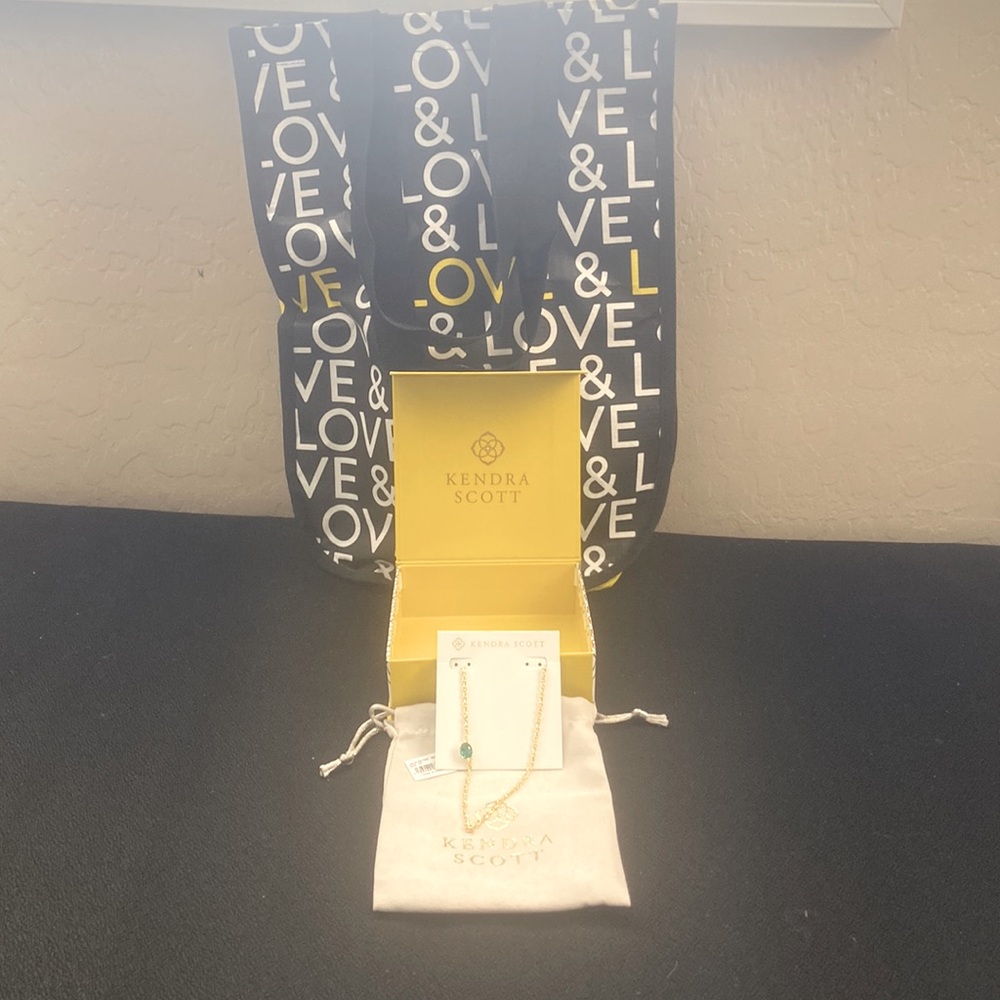 ***NWT Kendra Scott Emerald and Gold Necklace***